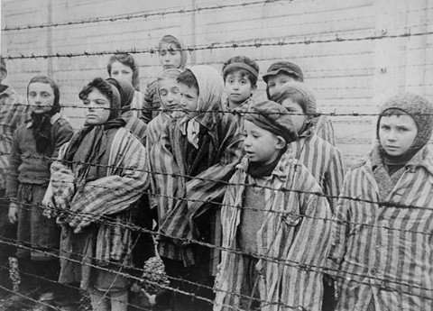 Crianças judias no campo de concentração Auschwitz II (Birkenau)