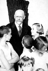 Korczak with children under the chestnut tree