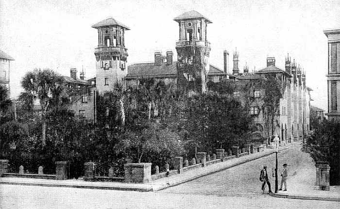 Alcazar Hotel