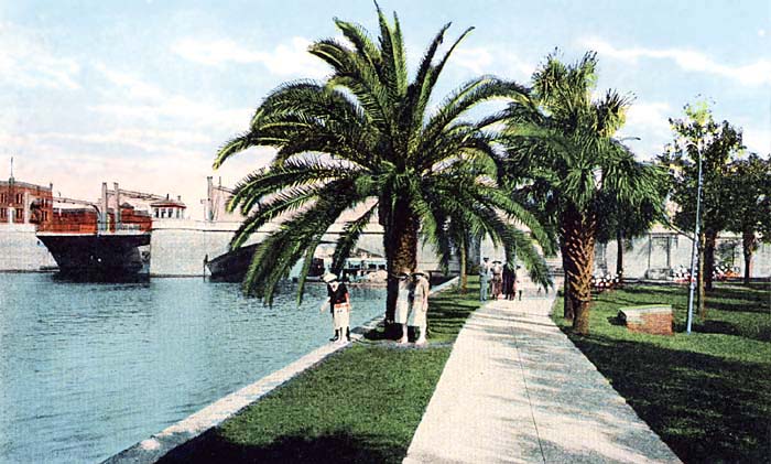 Promenade in Plant Park
